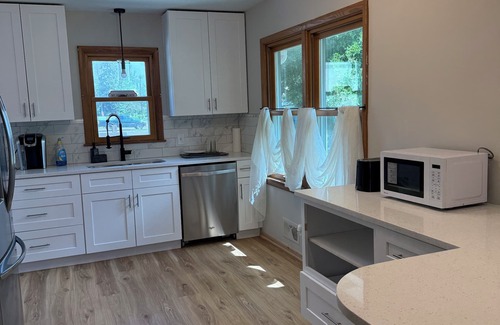 Richfield House | 4 bedroom HOUSE – 5 Minutes to MOA & AIRPORT
