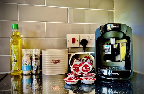 Canterbury House | 4 Bedroom House - Big Discount Long Stays!