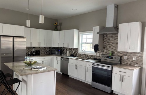 Atlanta Boat Rental | 4-bedroom house boat in enchanting Atlanta with AC, WiFi