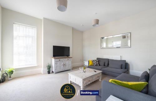 Colchester House | 4-Bedroom House by Townhouse Stays, Short Lets & Serviced Accommodation in Colchester with Garden, Free Parking & WiFi