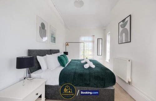 Colchester House | 4-Bedroom House by Townhouse Stays, Short Lets & Serviced Accommodation in Colchester with Garden, Free Parking & WiFi