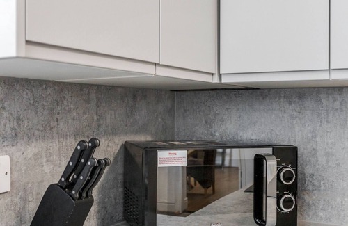 Chelmsford House | 4 Bedroom House, Free Parking, Contractor's Haven