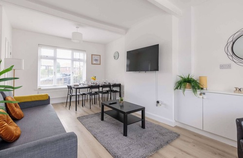 Newcastle-upon-Tyne House | 4 Bedroom House - Free Parking