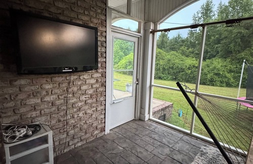 Bunnlevel House | 4-bedroom house in lovely Coats with fitness room, AC, hot tub, outdoor patio.