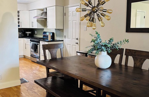 Indianapolis House | 4-bedroom house in marvelous Speedway close to Downtown &IMS