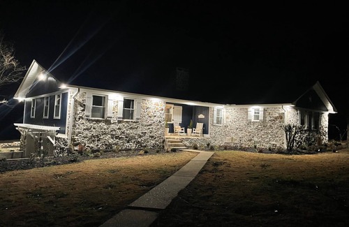 New Albany House | 4-bedroom house in nice New Albany with AC