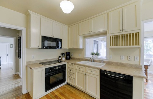 Redding House | 4-bedroom house in the beautiful Redding Garden Tract, near downtown