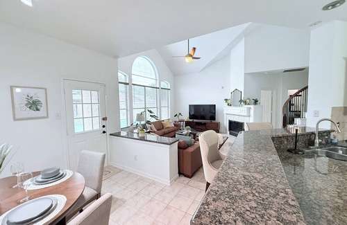 Louetta House | 4-bedroom house in wonderful Spring with a pool