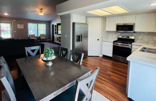 Boise House | 4 bedroom house near the Village at Meridian - Boise