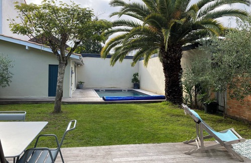Merignac House | 4 bedroom house with swimming pool close to the city center.