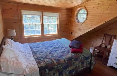 Windham Cottage | 4-bedroom Lake-Front Cottage