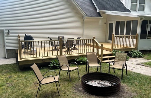 Lake Leelanau House | 4-bedroom lake house with AC and WiFi in lovely Lake Leelanau, on the Narrows