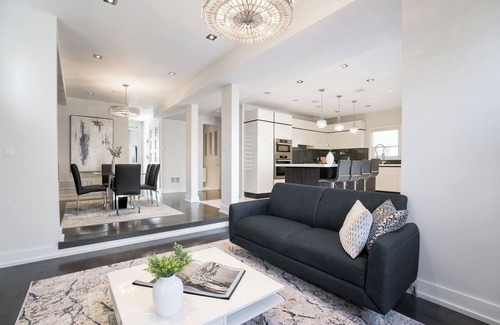 Lakeview House | 4 bedroom lux contemporary home close to Downtown Toronto, and Lake Ontario