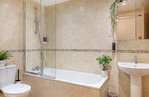 Nottingham Apartment | 4 Bedroom Penthouse and Free Parking