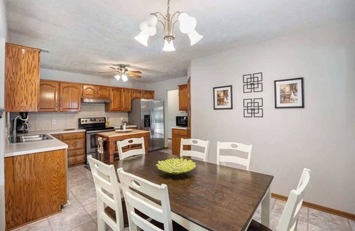 Bent Creek House | 4-Bedroom Retreat with Outdoor Space & King Bed
