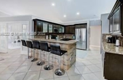 Davie Apartment | 4 Bedroom Single family 437918 by Houzlet