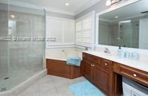 Davie Apartment | 4 Bedroom Single family 437918 by Houzlet