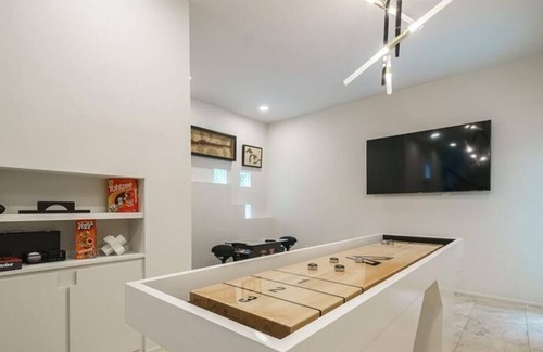 Buckhead Apartment | 4 Bedroom Single family 255314 by Houzlet