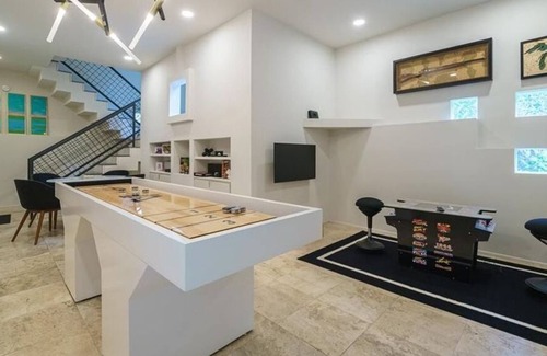 Buckhead Apartment | 4 Bedroom Single family 255314 by Houzlet