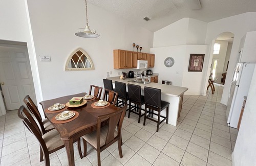 Seasons House | 4 bedroom single story house with south facing pool and spa close to Disney