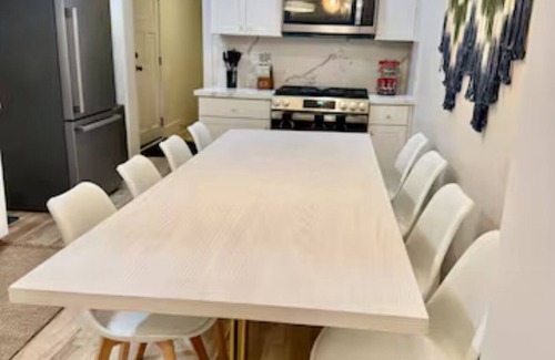Downtown Salt Lake City House | 4 bedroom, sleep 8, 3 king beds, Downtown, walk to Trax, 10 min to airport