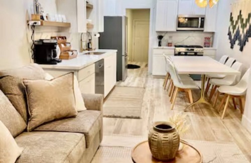 Downtown Salt Lake City House | 4 bedroom, sleep 8, 3 king beds, Downtown, walk to Trax, 10 min to airport