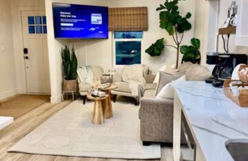 Downtown Salt Lake City House | 4 bedroom, sleep 8, 3 king beds, Downtown, walk to Trax, 10 min to airport
