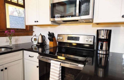 Roanoke Condo | 4 Bedroom Suite | Greenway | Food | Cocktails