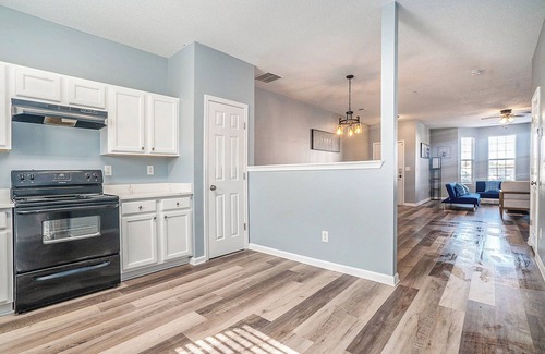 Conyers House | 4-bedroom townhome in marvelous Conyers with WiFi, AC
