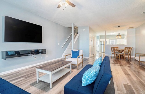 Conyers House | 4-bedroom townhome in marvelous Conyers with WiFi, AC