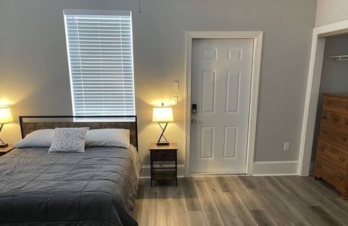 Tallahassee House | 4 Bedroom Townhome 417009 by Houzlet