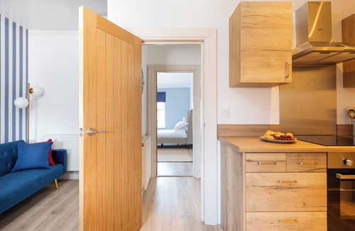 New Brighton House | 4 bedroom townhouse, 2 min to beach, sleeps 6, free WiFi & parking