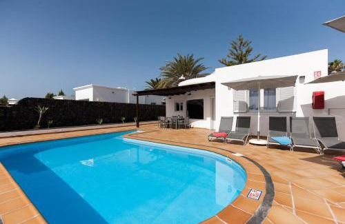 Los Pocillos Villa | 4 bedroom Villa Mimi with private heated pool