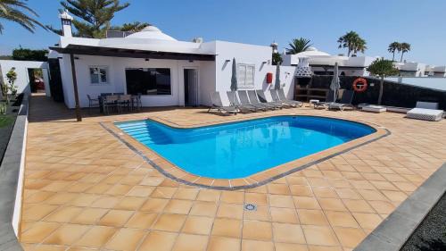 Los Pocillos Villa | 4 bedroom Villa Mimi with private heated pool