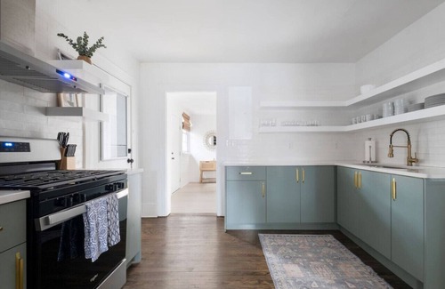 North Charleston Apartment | 4 Bedroom-Walk to Restaurants! 10 Min. to Downtown