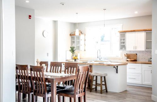 East Kootenay House | 4-bedroom with Game Room & Hot Tub