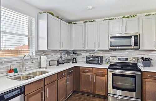 South Arlington House | 4 Bedrooms, Brick Retreat with Gameroom & Backyard