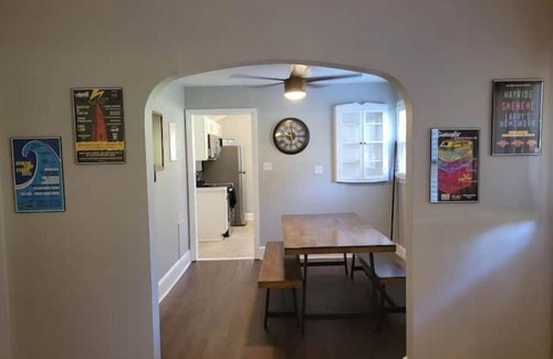 Athens House | 4 bedrooms, Pet Friendly, short walk to Southern Brewing Company.