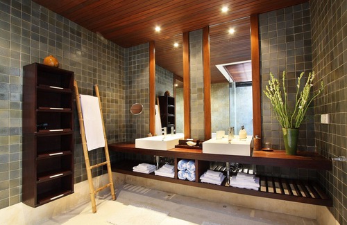 Lodtunduh Villa | 4 bedrooms with tennis grass court, ubud