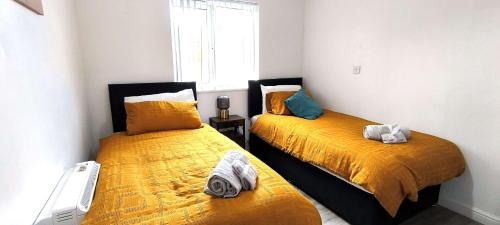 West Thurrock Apartment | 4 beds spacious Apartment, with Parking & WIFI, CHAFFORD HUNDRED, near station & shopping, long stays!