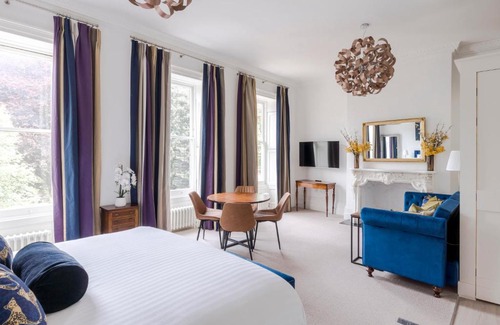 Bristol Apartment | 4 Berkeley Square I Your Apartment