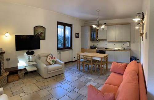 Varese House | 4 Bikers Apartment, Varese City, 5 ’Uni & Hospital