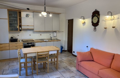Varese House | 4 Bikers Apartment, Varese City, 5 ’Uni & Hospital