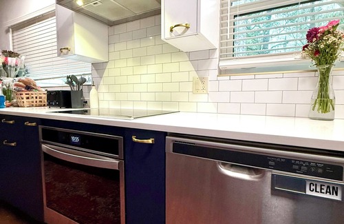 Gainesville House | 4 blocks from Ben Hill Griffin Stadium & the O’Connell Center in this 4-2.5 bath