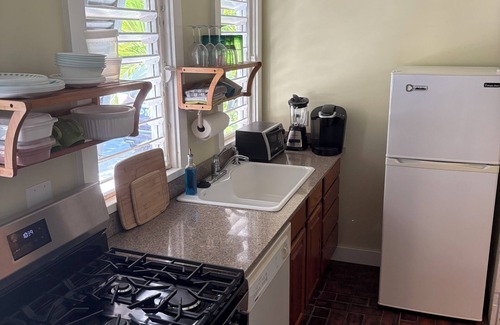 Old Town Apartment | 4 blocks from Duval and 7 blocks from the beach