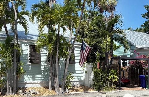 Old Town Apartment | 4 blocks from Duval and 7 blocks from the beach