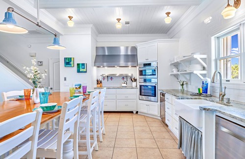 Treasure Beach Village House | 4 BR 3.5 Bath, Beach Front, Heated Pool, Dog Friendly Private Plantation Home