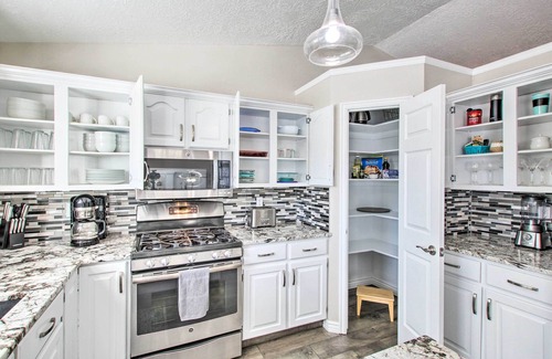 Layton House | 4 BR Home Near HAFB, Restaurants, & Snowbasin!