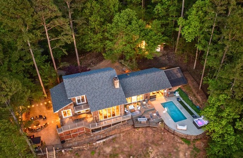 Mid America House | 4 BR Lakefront Lodge, Privet Heated Pool, Kayaks
