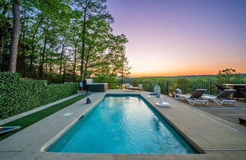 Mid America House | 4 BR Lakefront Lodge, Privet Heated Pool, Kayaks